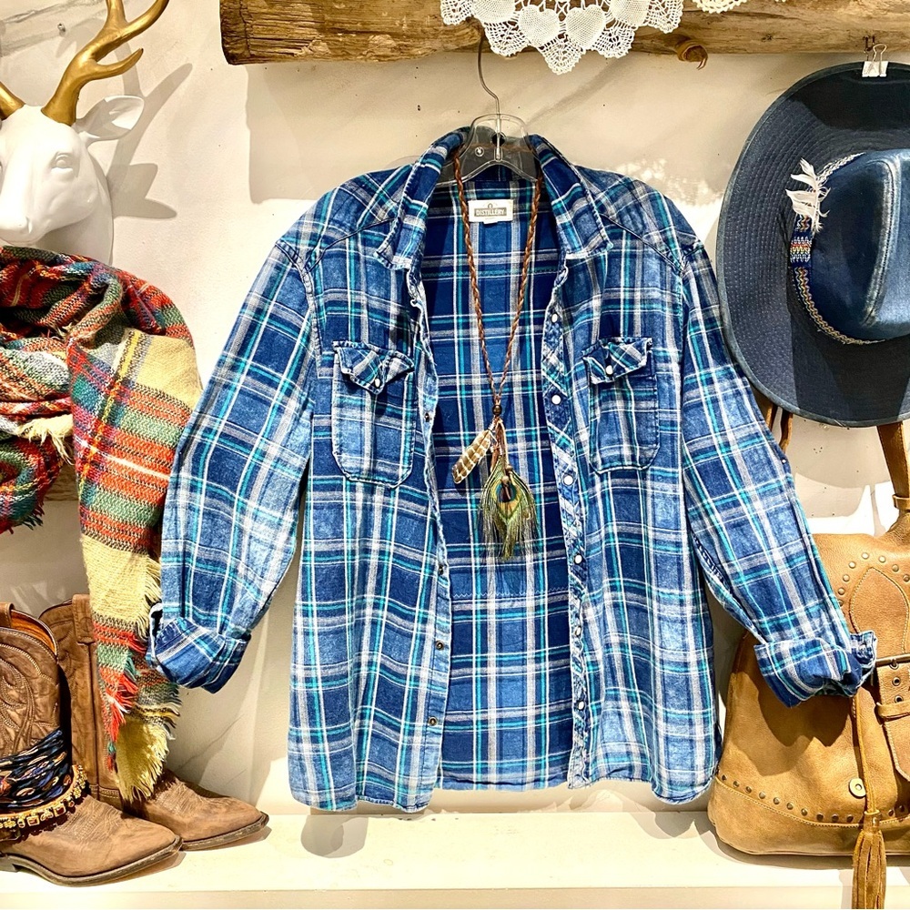 Upcycled Native wildlife back detailing plaid boho shirt w western country vibe - Picture 7 of 12